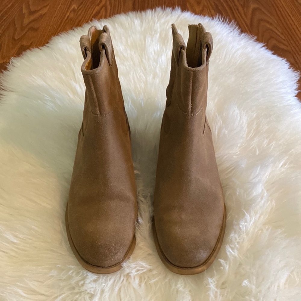 Tan Size 7 boot, Nine West